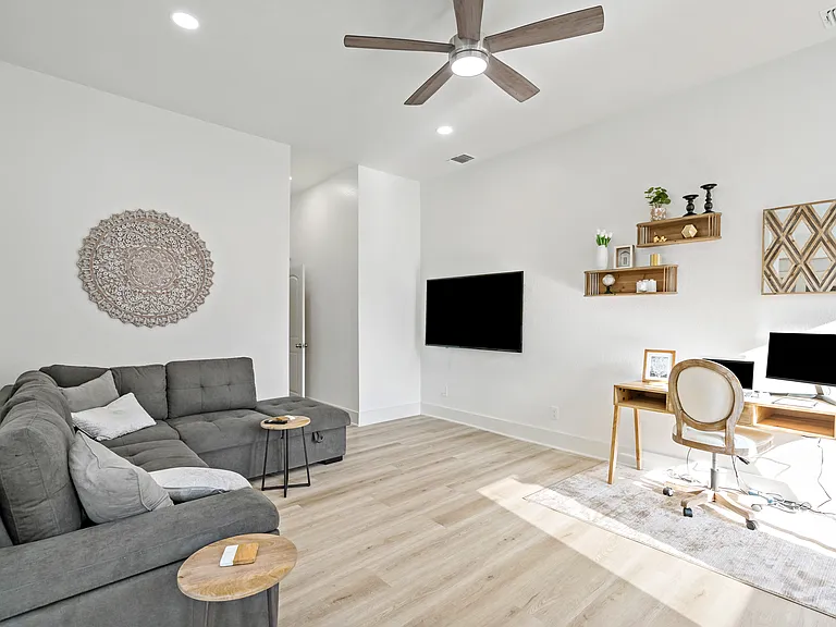506 E Evergreen St — Photo 15