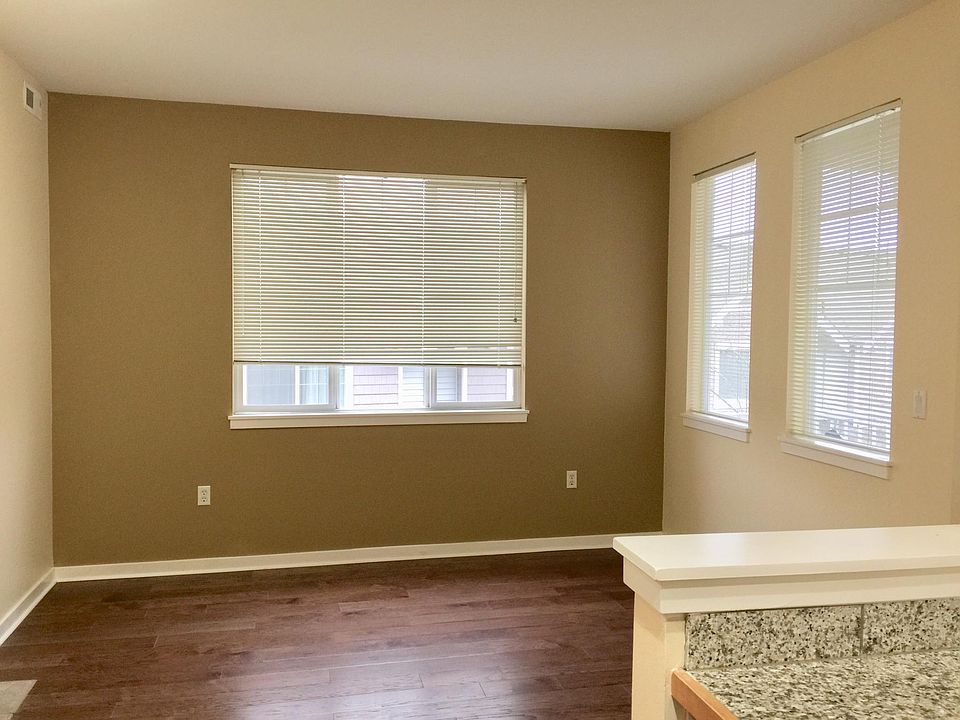 1st image of 1601 NE Katsura St Unit 202