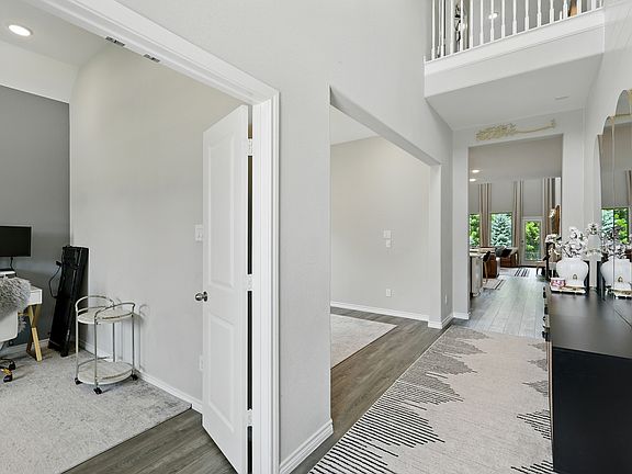 4th image of 612 Lake Cove Dr