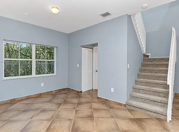 935 Corkwood St — Photo 18