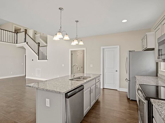 4th image of 2045 Holly Springs Rd