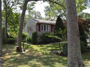 144 Ridgewood Ave, Farmingville, NY 11738