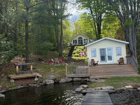 1035 Harvest Moon Ln, Algonquin Highlands, ON K0M 1J2