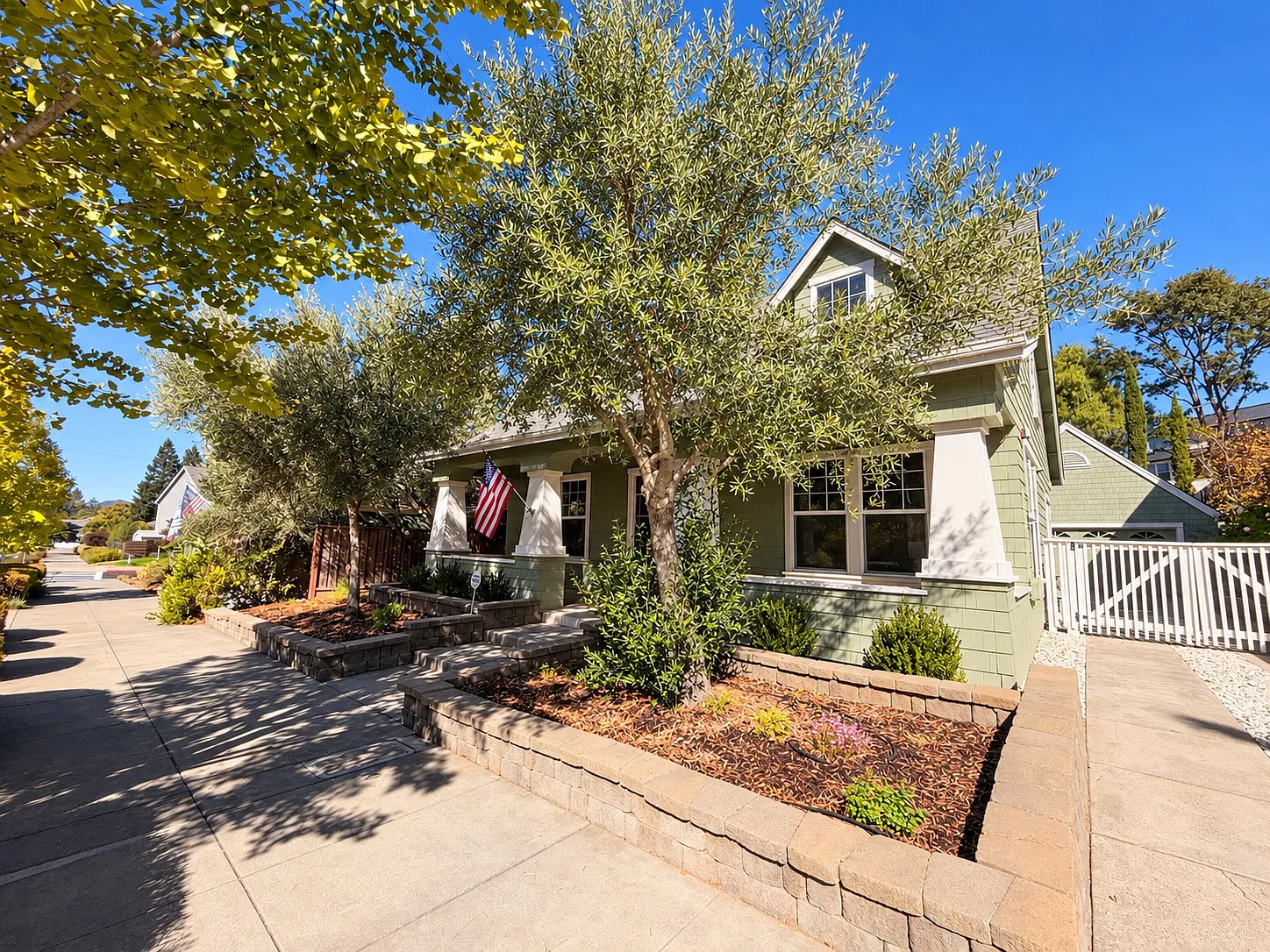 3 bed, 1779 sqft, $4,300 — Photo 2