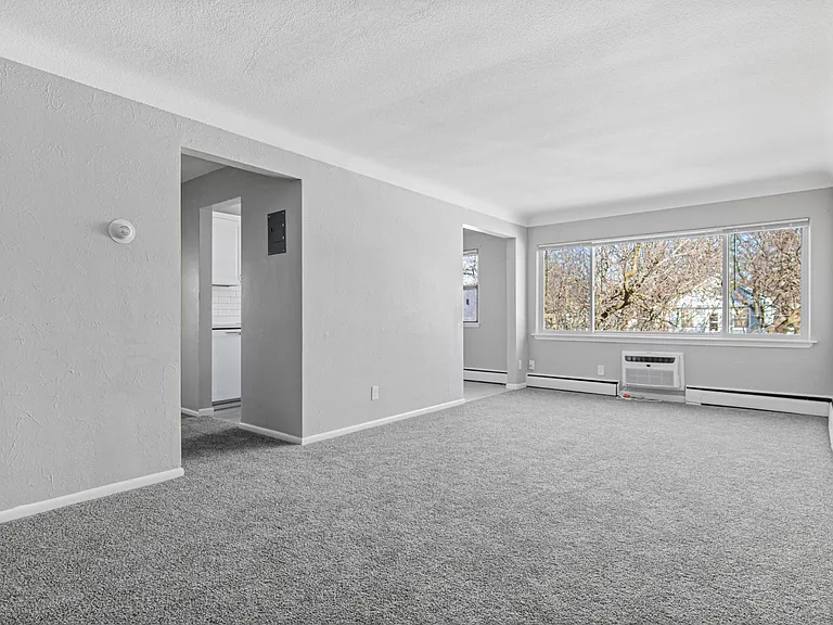 1086 York Ave #1 — Photo 2