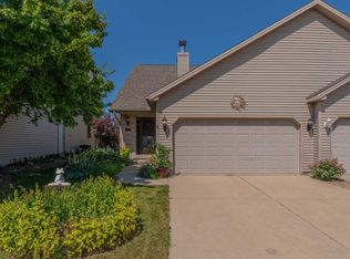 1818 Vladimir Dr, Bloomington, IL