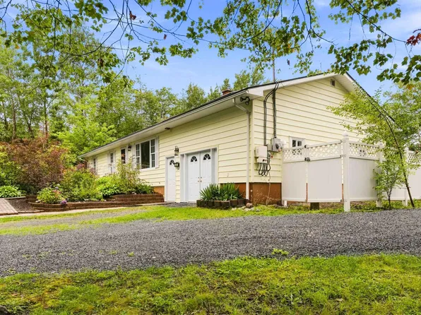 54 Parker Ln, Porters Lake, NS B3E 1E5