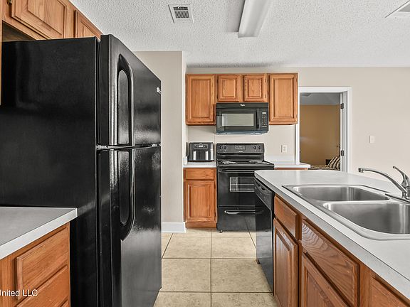 2nd image of 6636 Oakbrook Dr