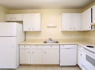 902 Ridge Sq APT 116, Elk Grove Village, IL 60007