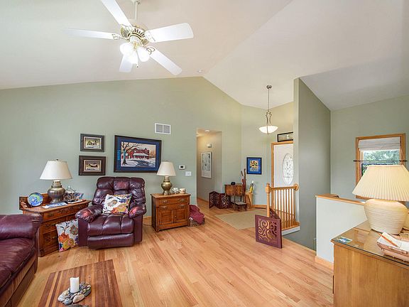 3rd image of 27420 Birmingham Ct
