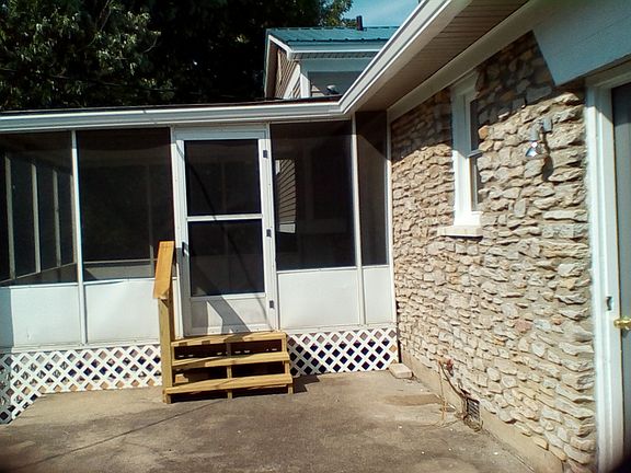 4th image of 210 Knollwood Dr