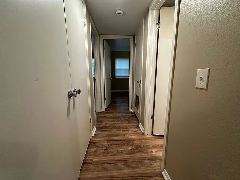 6032 Nw Expy #D — Photo 12