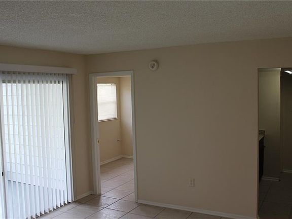 4th image of 841 Sky Lake Cir APT A