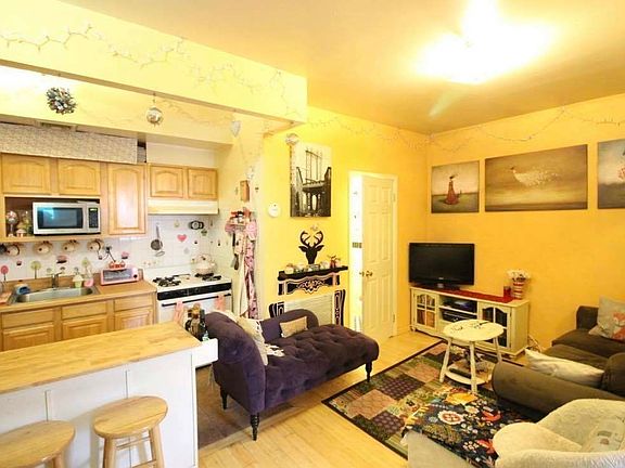 4th image of 205 Montrose Ave #5