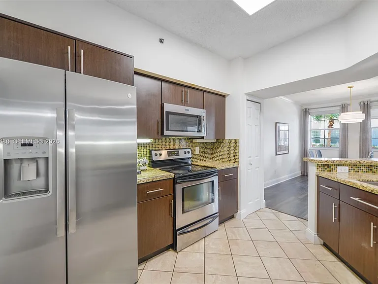 3245 NE 184th St #13101 — Photo 10