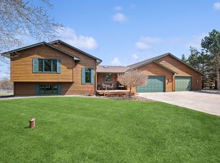 17543 Cleveland St NW, Elk River, MN 55330
