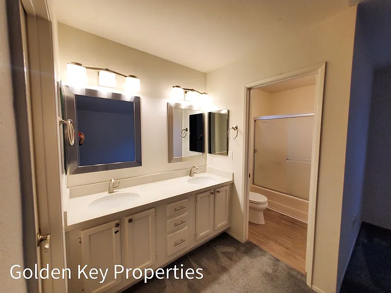2982 Lexington Cir — Photo 12