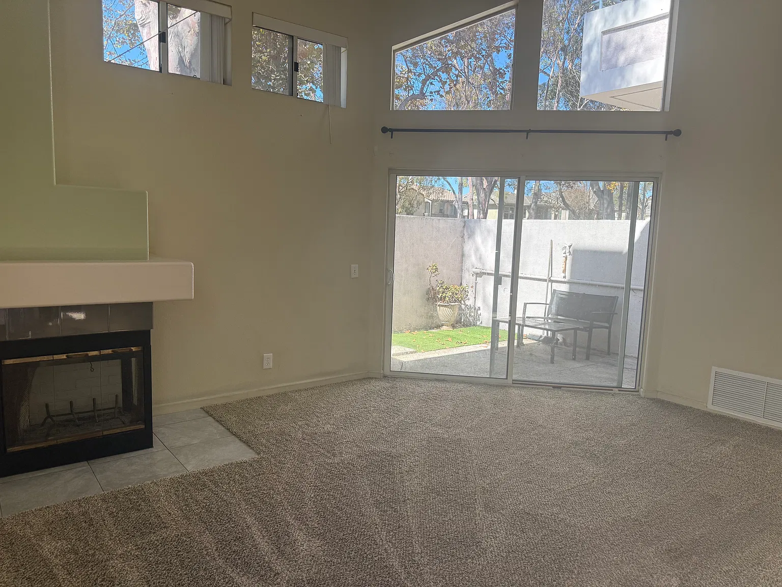 2 bed, 2.5 bath, 1491 sqft, $3,200 — Photo 3