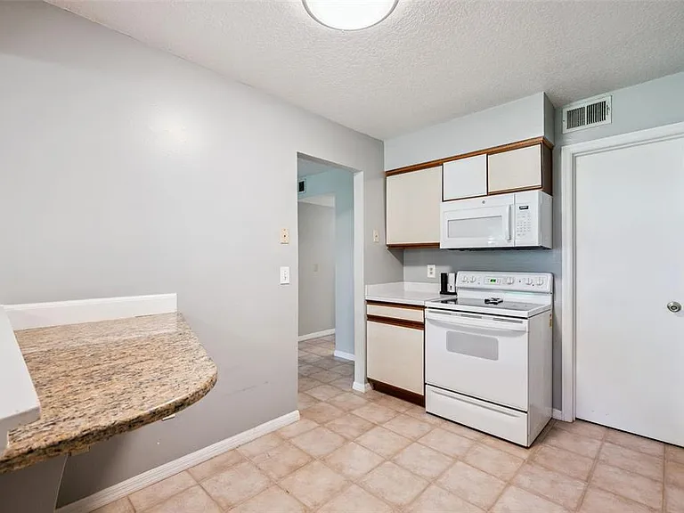 2258 Coach House Blvd #804 — Photo 7