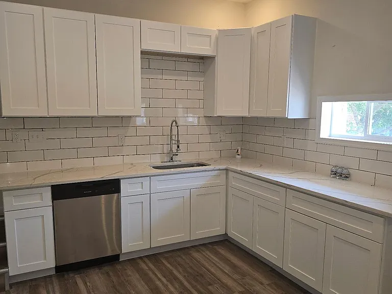 2600 E Hoffman St — Photo 8