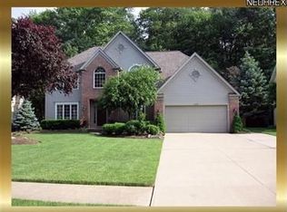 30391 Oakwood Cir, North Olmsted, OH 44070