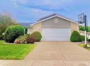 10622 Manor Dr, Saint John, IN 46373