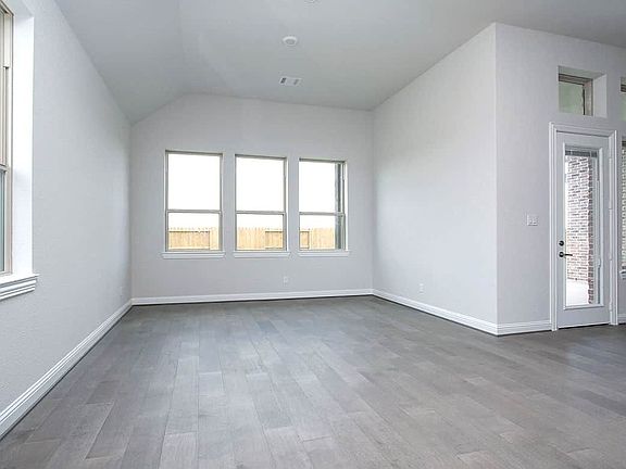 Yale - Dining Room