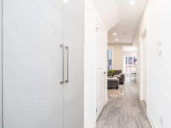 5th image of 8 Springhurst Ave