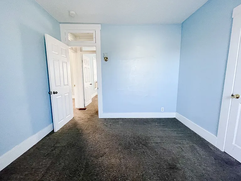258 SW 2nd St — Photo 9