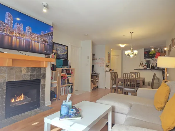 15 Smokey Smith Pl #201, New Westminster, BC V3L 5V7