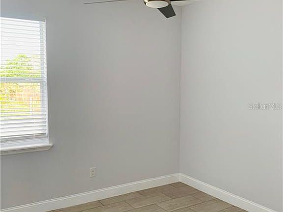 4th image of 916 N Watt Cir