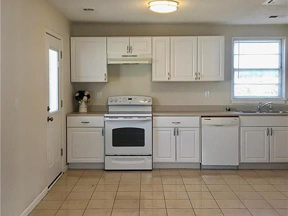 2nd image of 2929 S 52nd St