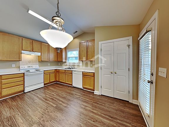 4th image of 101 Tyler Gate Ln