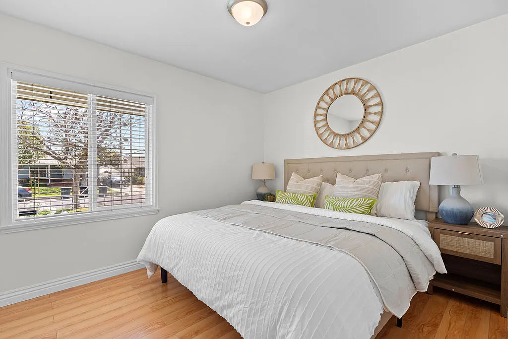 3 bed, 1.5 bath, 1016 sqft, $7,500 — Photo 3