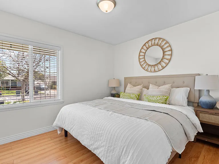 2109 N Valley St — Photo 3