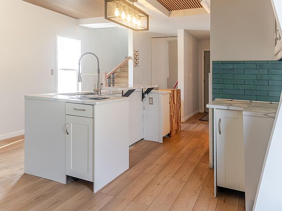 5th image of 3919 Michigan Rd #1