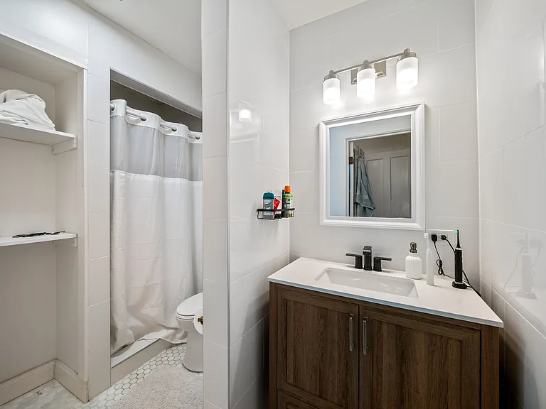 721 Foster St #2E — Photo 6