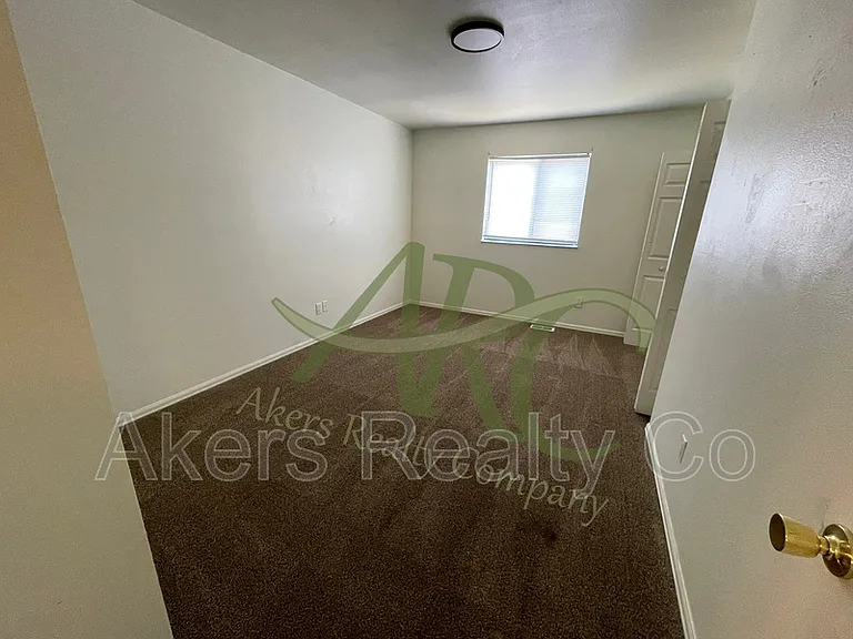 1405 E 19th St — Photo 10