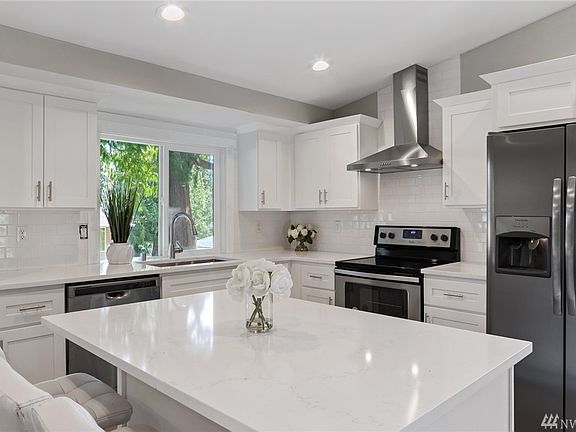 3rd image of 7400 Thasos Ave NE
