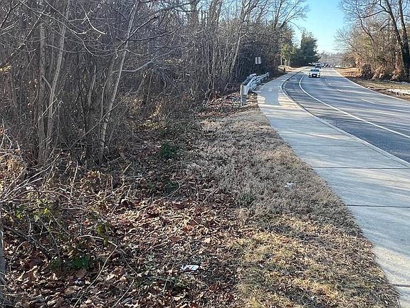 3rd image of Mauldin Ave