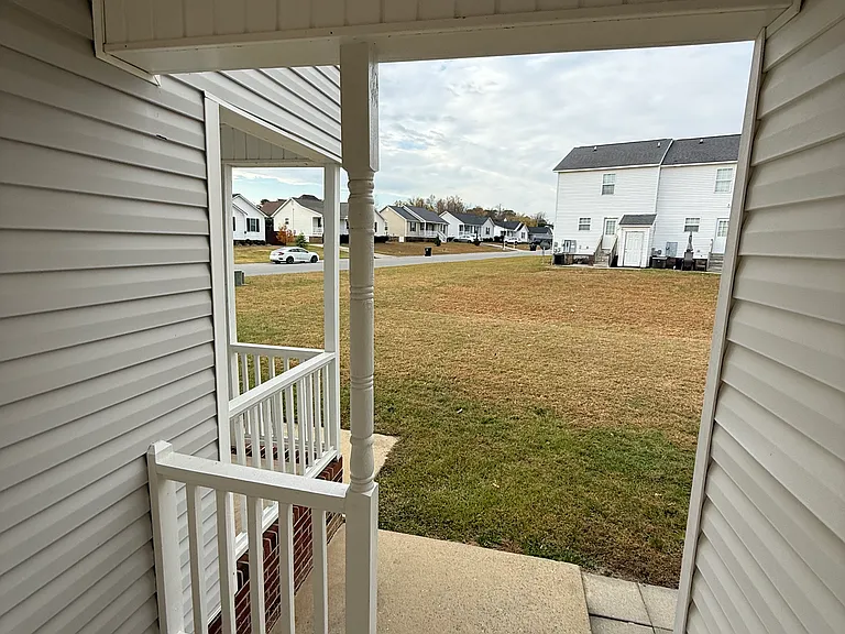 103 Wimbledon Ct — Photo 32