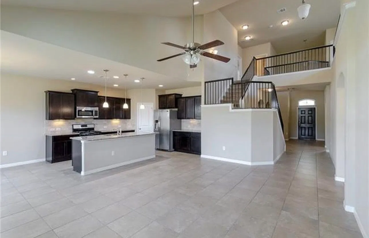 5 bed, 3238 sqft, $3,250 — Photo 4