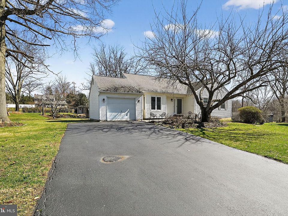 1st image of 604 Lorient Dr