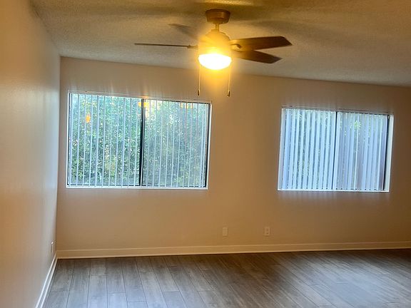 3rd image of 14227 Vanowen St #207