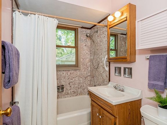 5th image of 524 Ames St