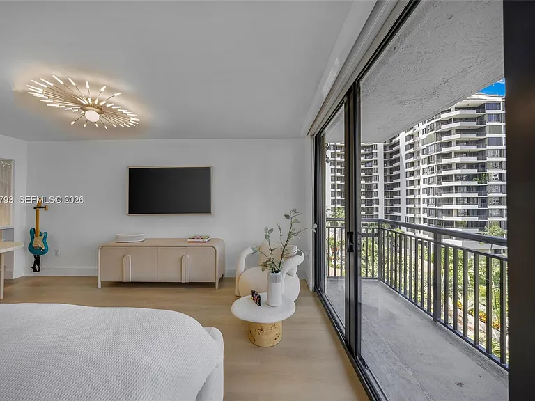540 Brickell Key Dr #809 — Photo 7