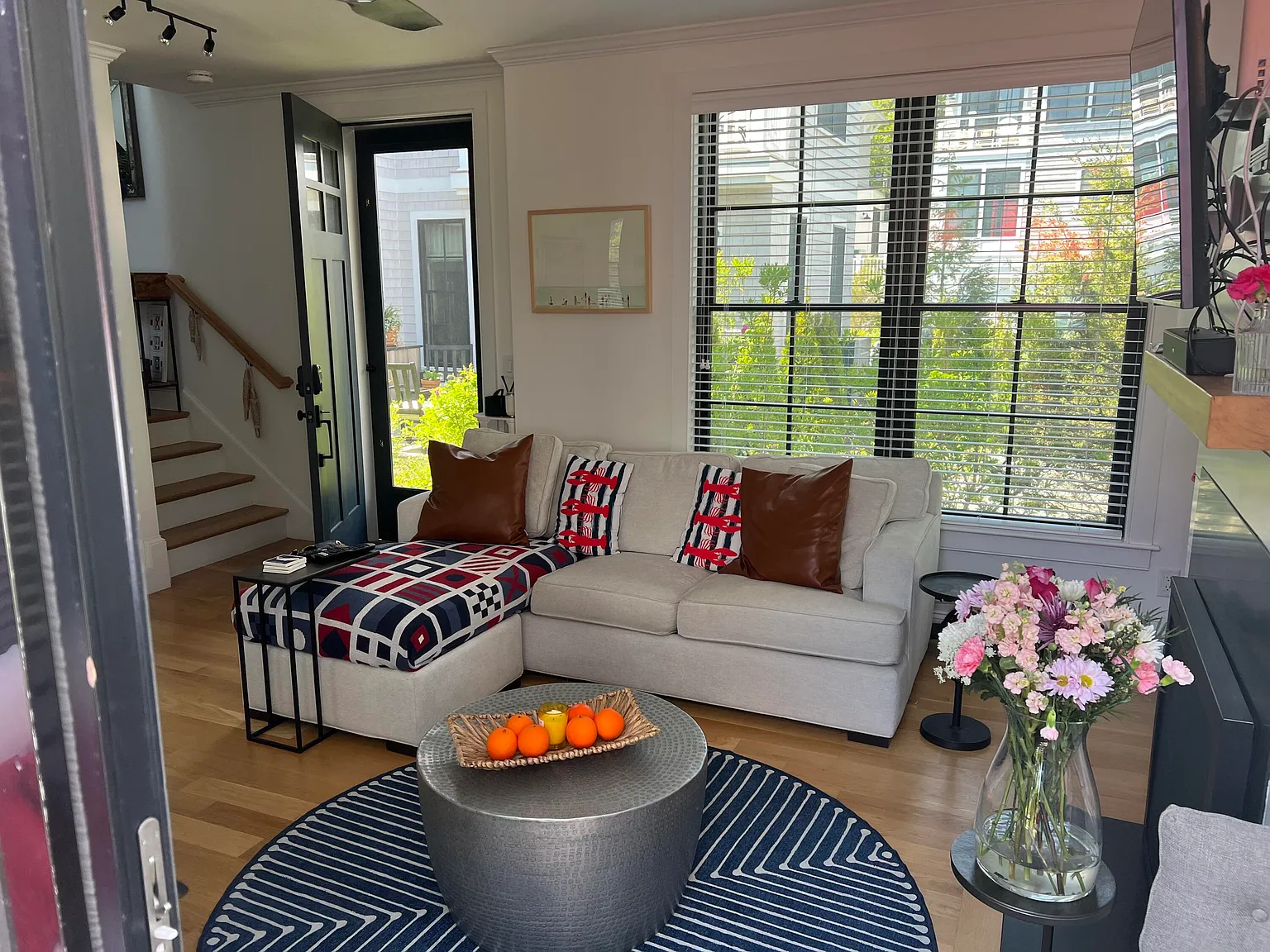 1 bed, 1.5 bath, 715 sqft, $3,750 — Photo 3