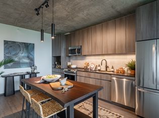 1390 W Randolph St #911, Chicago, IL 60607