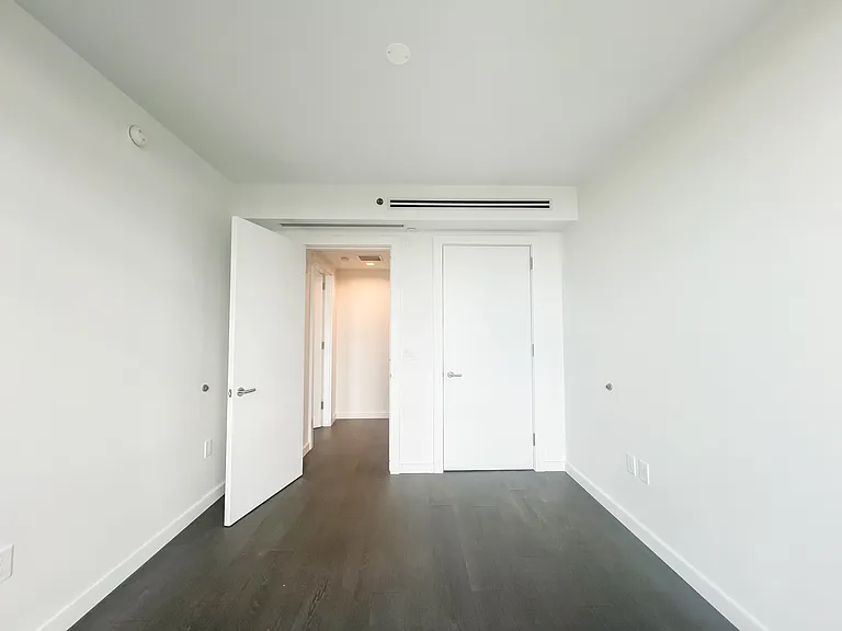One Park Condos — Photo 15