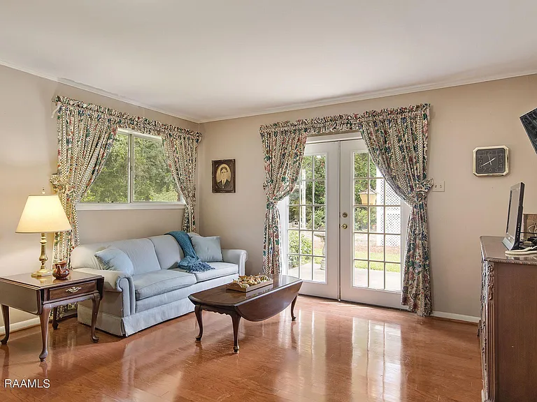 115 Brighton Dr — Photo 17